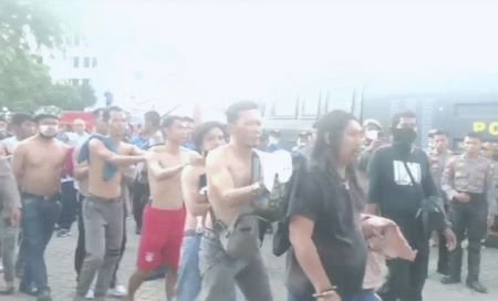 Perjuangan Bang Long: Dari Guru Mengaji hingga Pemimpin Demonstrasi di Rempang