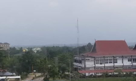 Kabut Asap Menyelimuti Kota Padang, Warga Diingatkan untuk Waspada