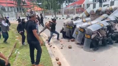 Kericuhan Massa di Kantor BP Batam: 12 Polisi Terluka dalam Unjuk Rasa Menolak Relokasi