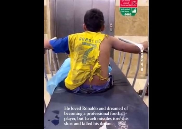 Viral: Anak Gaza dengan Jersey Cristiano Ronaldo Robek Akibat Serangan Rudal Israel