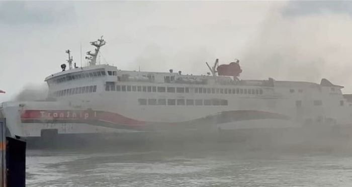 Kapal Penyebrangan Terbakar di Pelabuhan Bakauheni: Penumpang Selamat