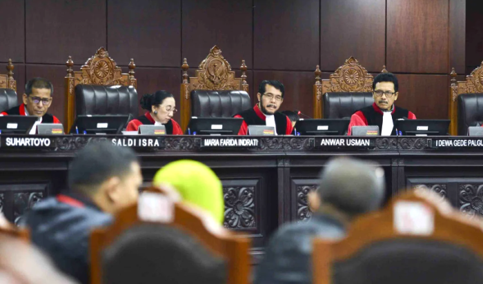 Kolusi dan Nepotisme dalam Putusan MK: Jokowi, Gibran dan Ketua MK Dilaporkan ke KPK