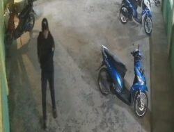 Aksi Pencurian Sepeda Motor di Masjid Kampung Pinggir Kota Batam Tertangkap Kamera