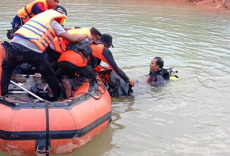 Tim SAR Berhasil Temukan Anak Tenggelam di Kolam Tambang Pasir Bintan