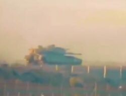 Pertempuran Sengit di Gaza: Hamas Tembakan Rudal Anti-tank Hambat Laju Puluhan Tank Israel