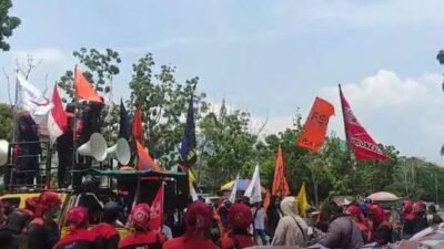 Aksi Massa Koalisi Rakyat Batam: Buruh Tuntut Kenaikan UMK, Kota Batam Waspada Macet