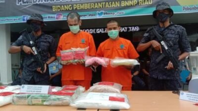 BNN Riau Tangkap Dua Kurir Narkoba Asal Bandung: Berawal dari Temuan Paket di Bandara SSK II Pekanbaru
