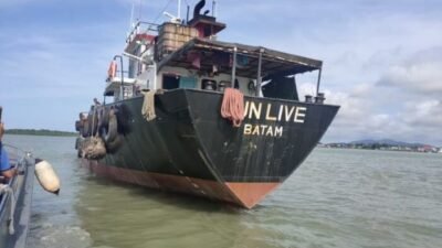 Bea Cukai Kepri Tangkap Kapal Tanker MT Sun Live Bawa 80 Ton Solar Akan Diselundupkan ke Malaysia
