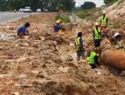 Lagi, Pipa Air di Kawasan Simpang Baloi, Lubuk Baja, Kota Batam Bocor