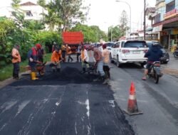 Pemko Batam Perbaiki Sejumlah Tiyik Jalan Berlubang di Batam