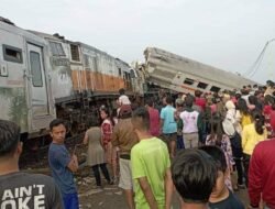 Kereta Turangga dan KA Bandung Raya Alami Insiden Tabrakan di Cicalengka
