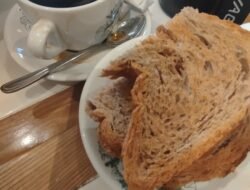 Ngopi Sambil Kerja di Kafe, Bikin Makin Produktif atau Justru Ganggu Kesehatan?