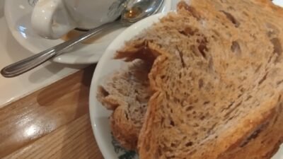 Ngopi Sambil Kerja di Kafe, Bikin Makin Produktif atau Justru Ganggu Kesehatan?