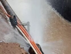 Pipa Air Bocor di Sei Beduk, Suplai Air ke Sejumlah Perumahan di Piayu Terganggu