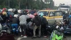 Pikap Hilang Kendali di Simpang Kepri Mall Batam, Tabrak 8 Motor dan Lukai Sejumlah Pengendara