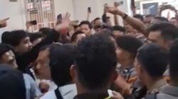 Sidang Perdana Kasus Kematian Bripda Nathanael Simanungkalit Ricuh, Keluarga Korban Histeris dan Tuntut Hukuman Berat